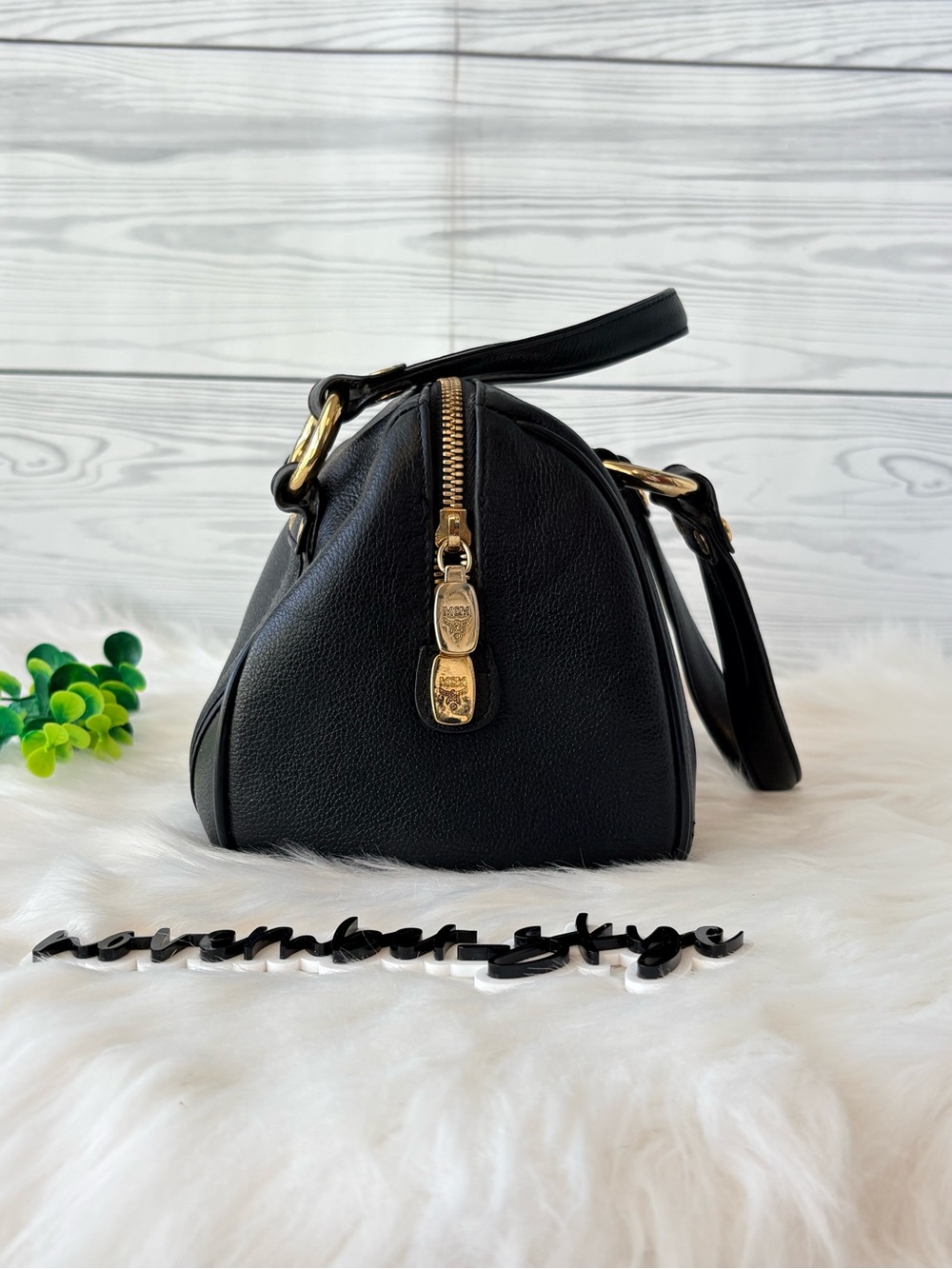 MCM Black Leather Bauletto Boston bag with Gold Hardware - Picture 5 of 16